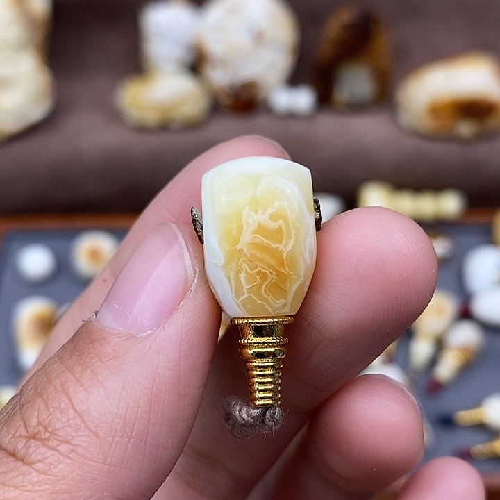 琥珀裸石未镶嵌11三通 