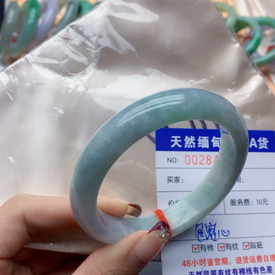 翡翠手镯未镶嵌翡翠手镯