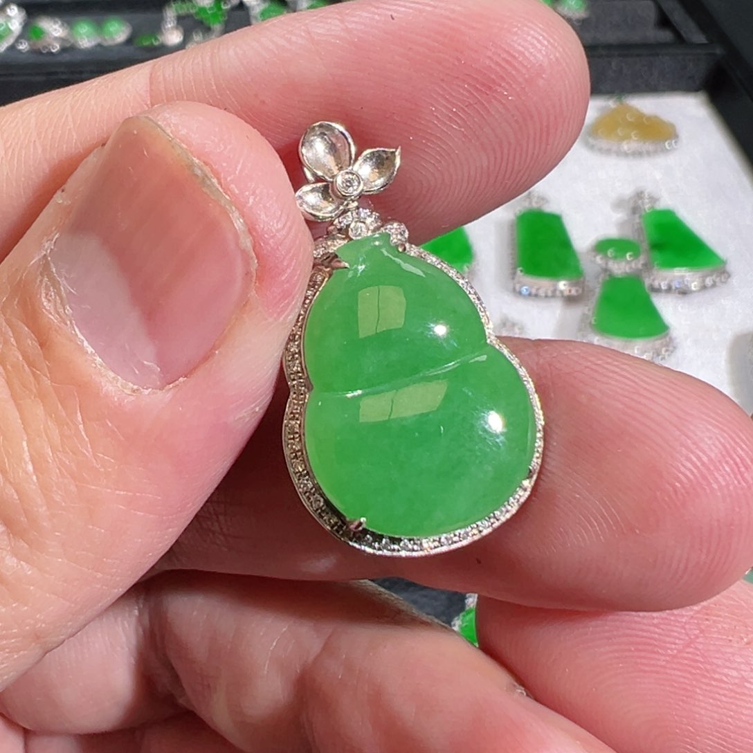 【闪购商品】翡翠吊坠(不含链)18K金镶嵌