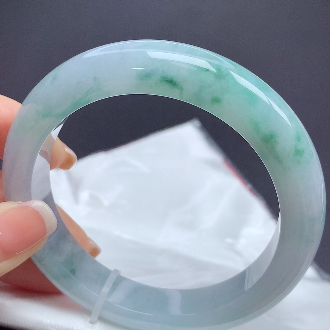 翡翠手镯未镶嵌61圈口