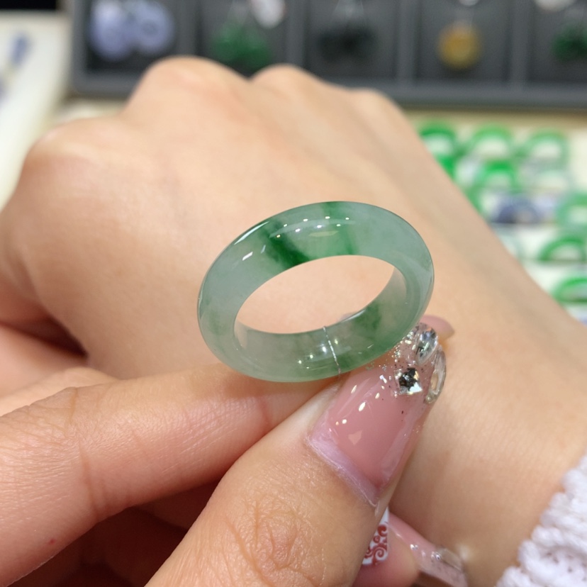 【闪购商品】翡翠戒指未镶嵌小****?翡翠