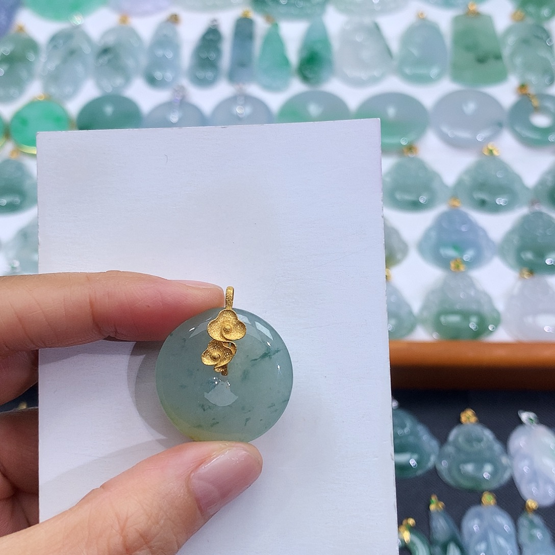 翡翠18K金镶嵌颈饰翡翠吊坠