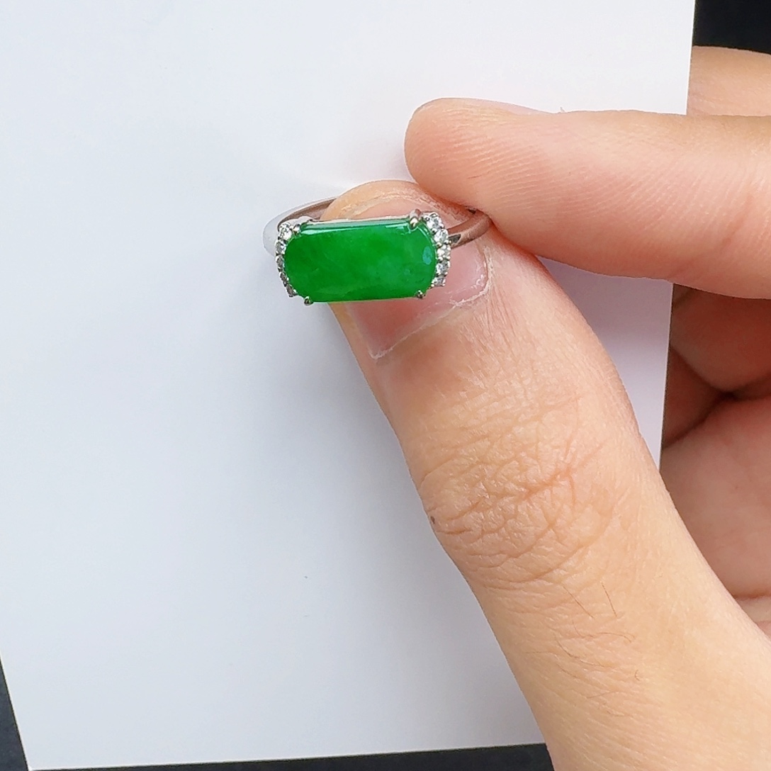 ****#翡翠18K金镶嵌颈饰一件