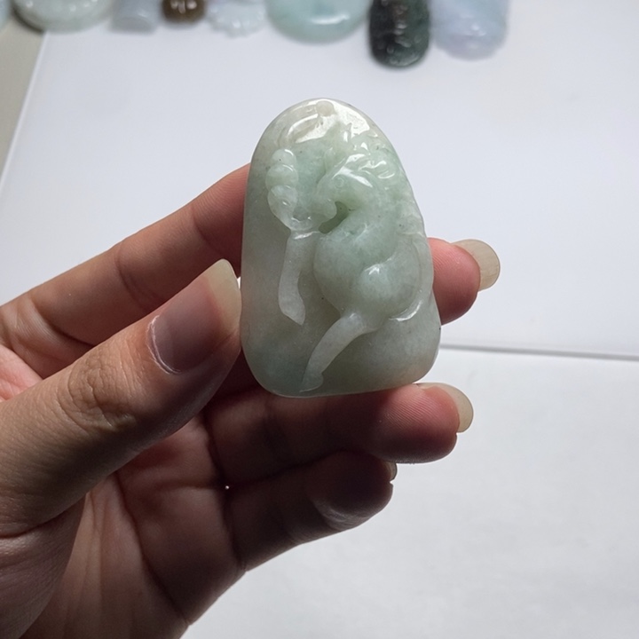 翡翠未镶嵌颈饰马牌10