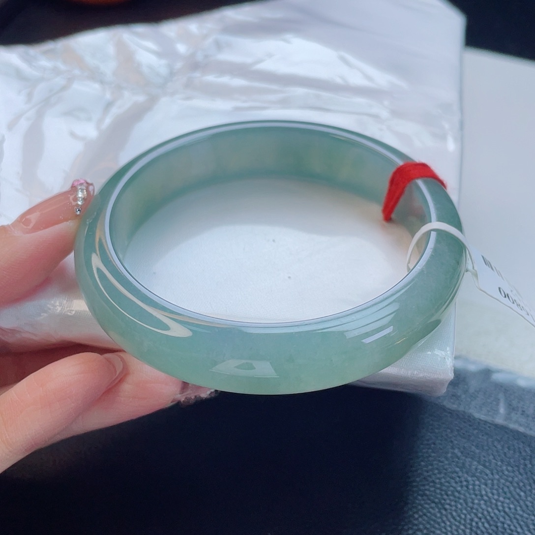 翡翠手镯未镶嵌翡翠