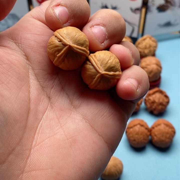 文玩核桃把件龙珠三棱