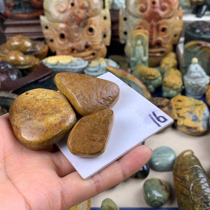 岫岩河磨玉（透闪石质玉）手把件未镶嵌张*诚