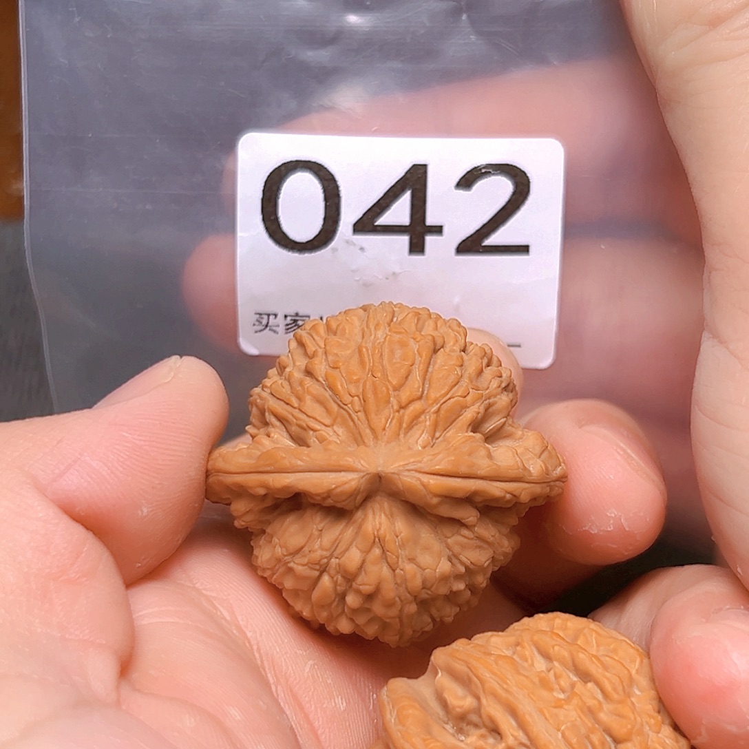 文玩核桃吊坠40白狮子