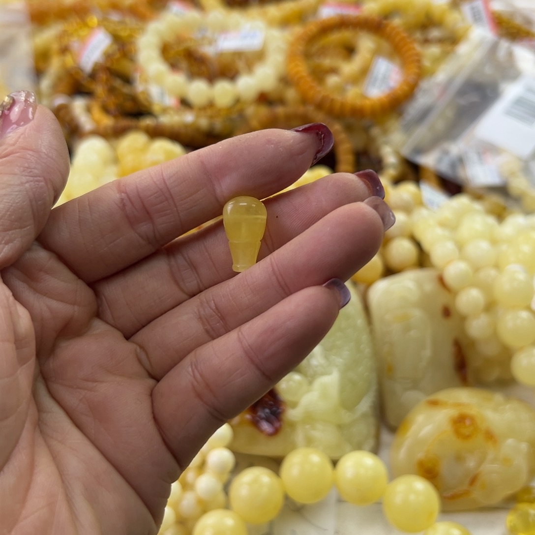 琥珀珠宝奇石未镶嵌