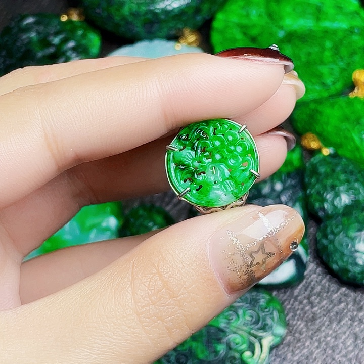 翡翠银S925镶嵌颈饰多样性