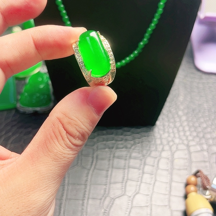 颈饰14K金镶嵌翡翠