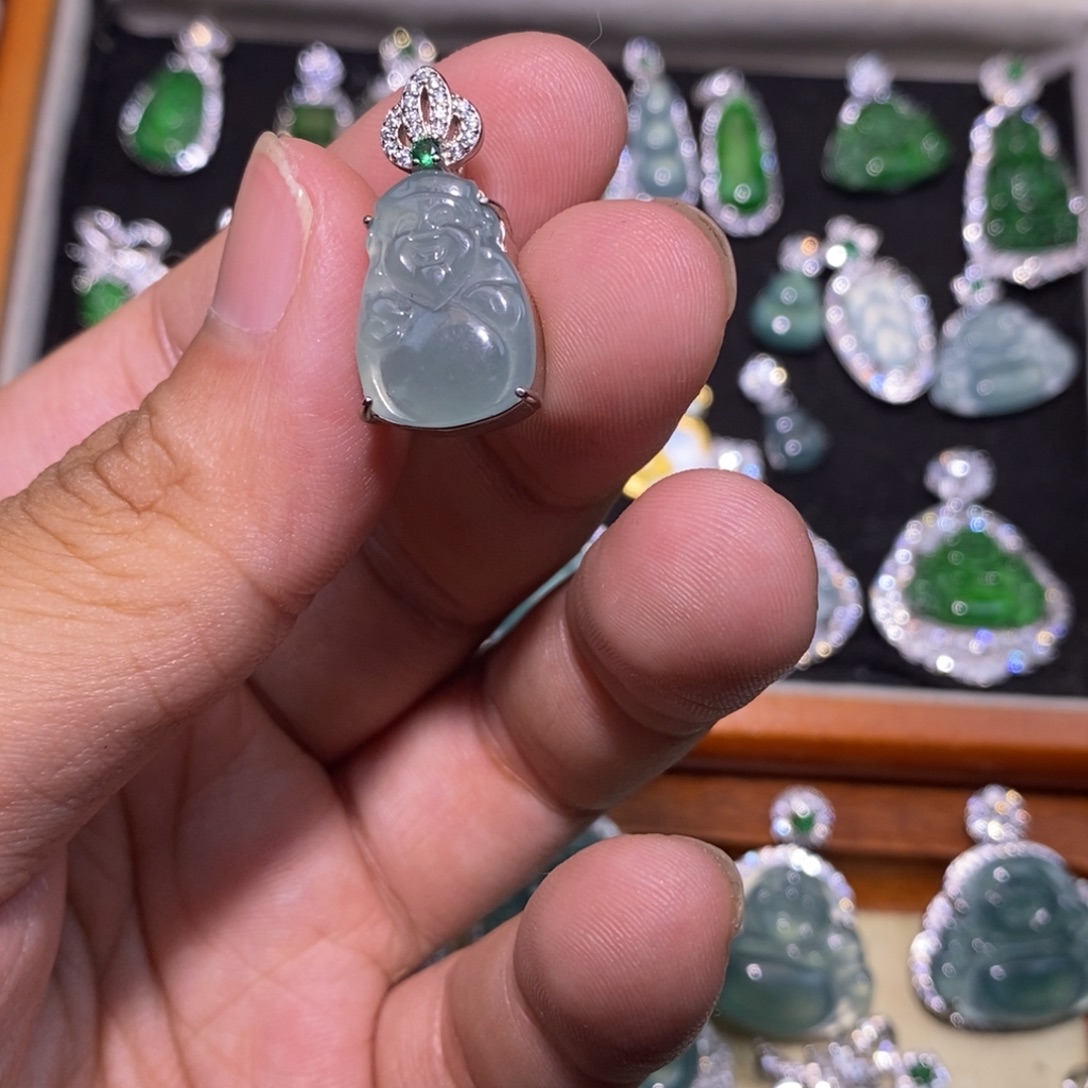 颈饰未镶嵌翡翠天然