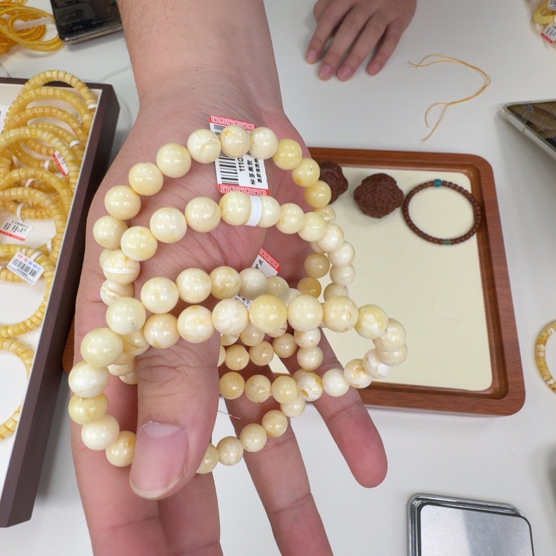 蓝珀未镶嵌手链多样性发其一