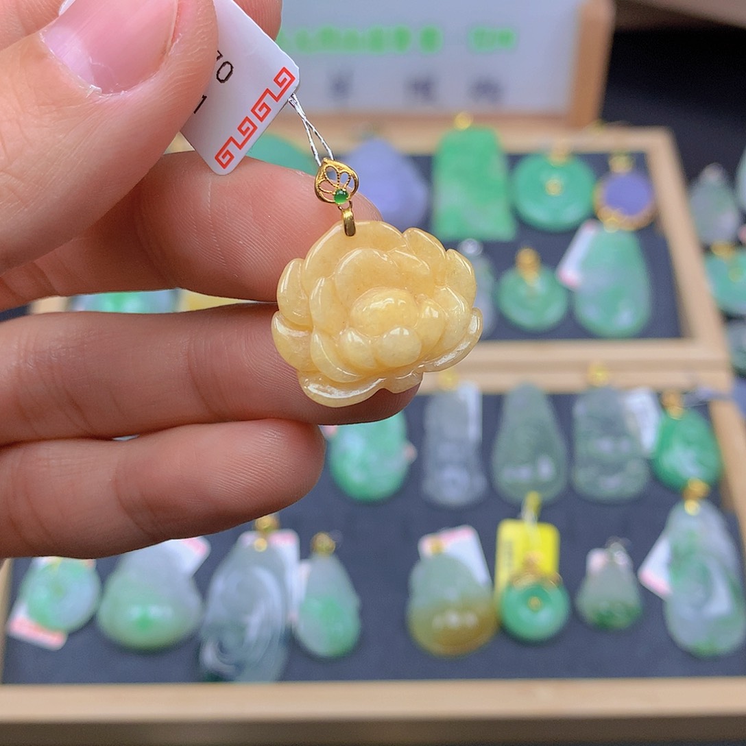 翡翠颈饰18K金镶嵌翡翠