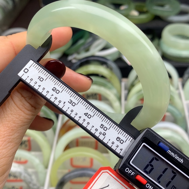 蛇纹石玉未镶嵌手镯1078