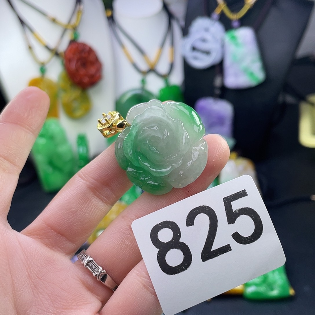 翡翠未镶嵌吊坠(赠链)