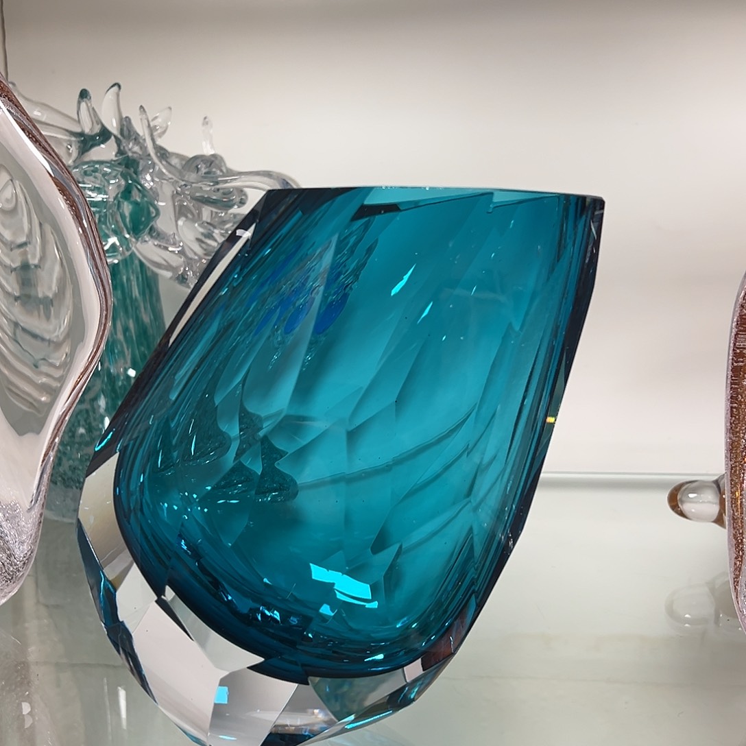 琉璃高18蓝色钻石磨刻琉璃花器