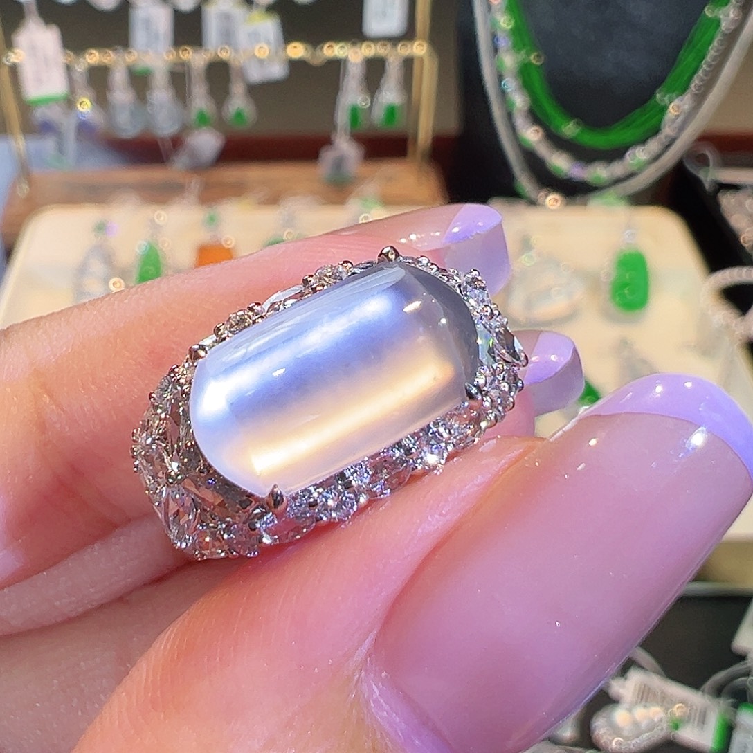 翡翠戒指18K金镶嵌翡翠