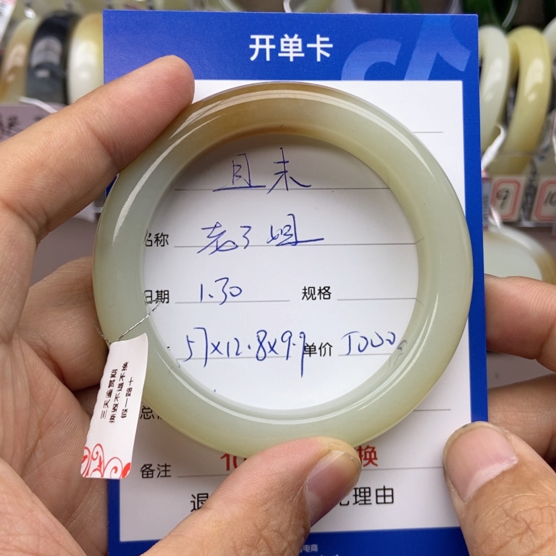 和田玉手镯未镶嵌老*姐