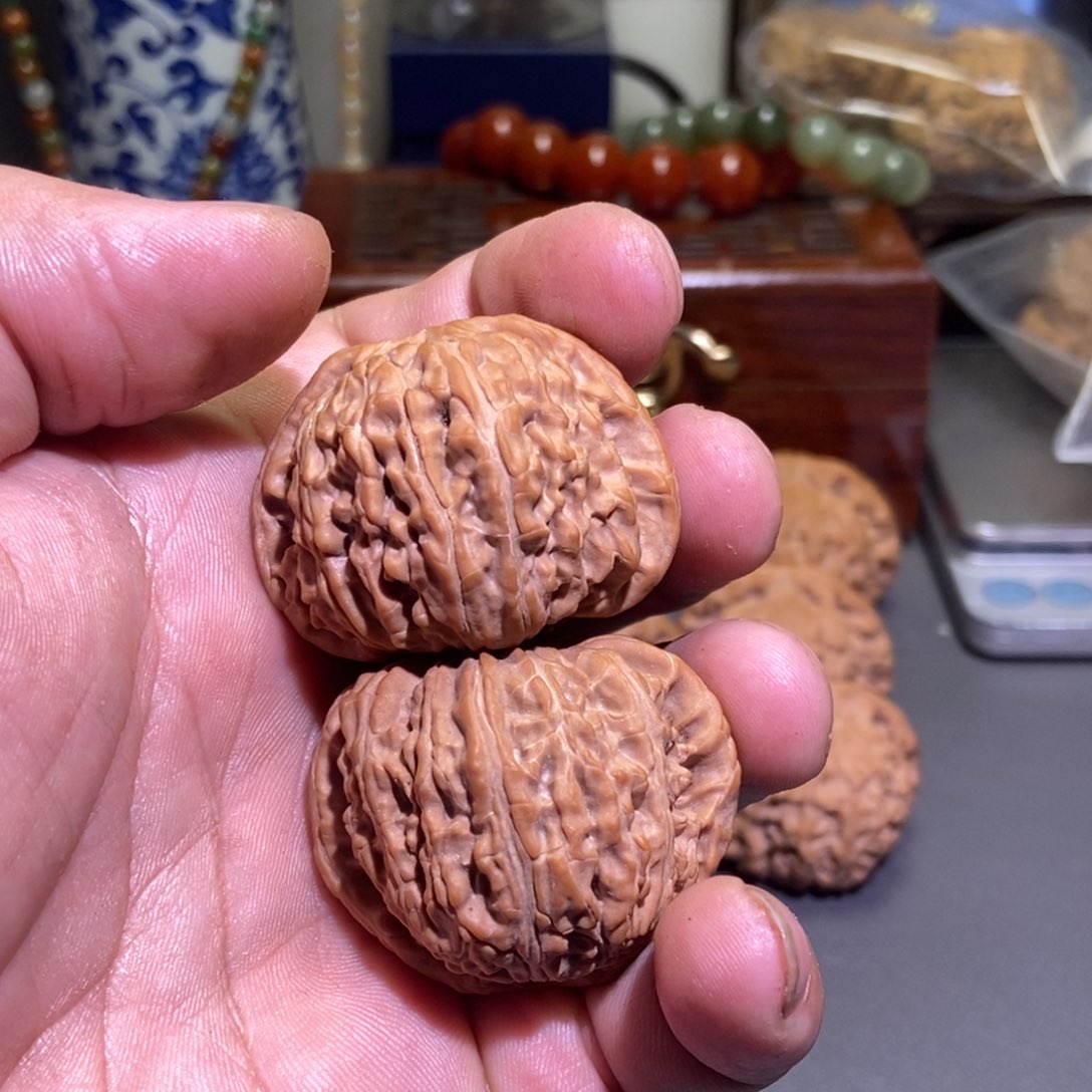 桃核把件逆*白狮子核桃
