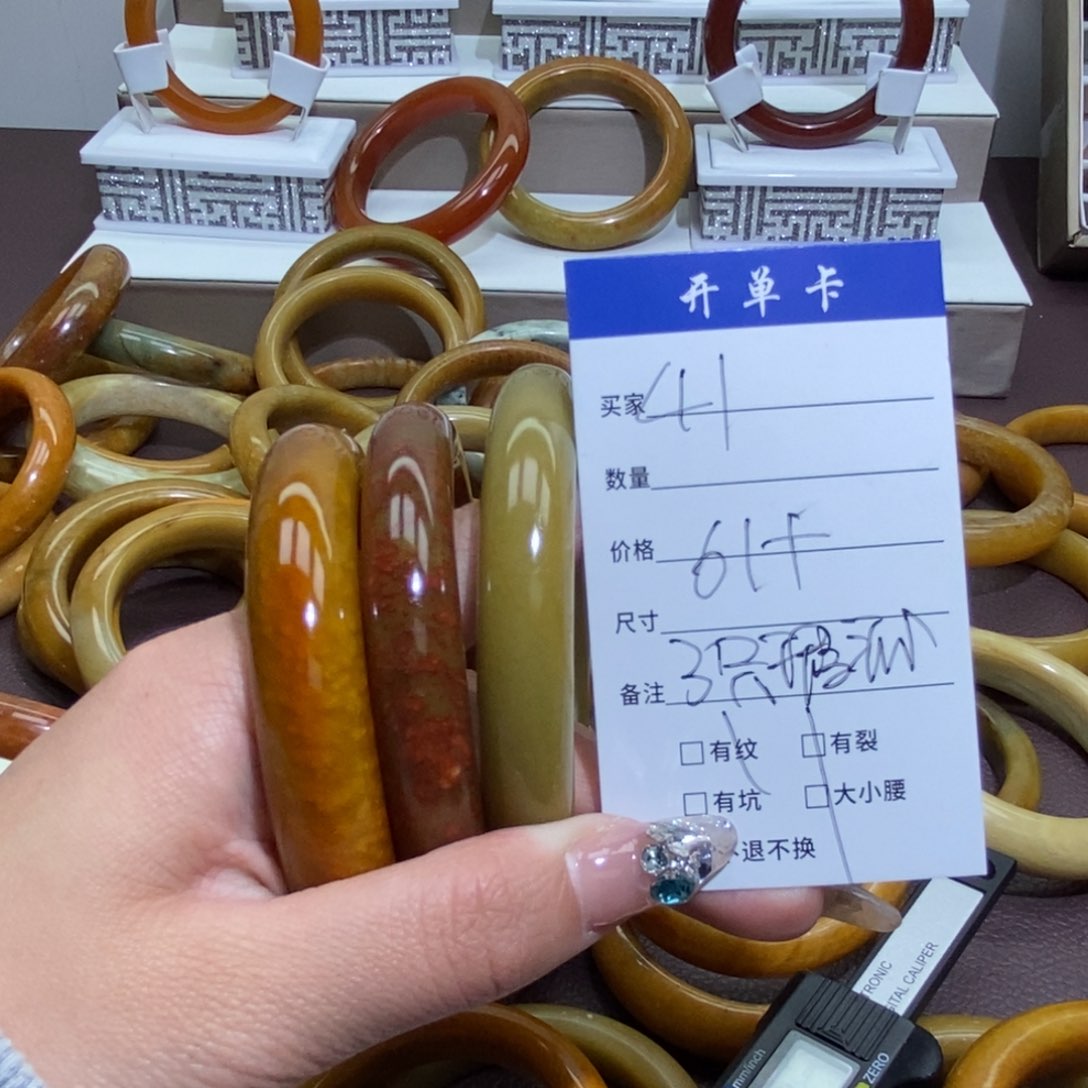 未镶嵌蛇纹石玉手镯A****c