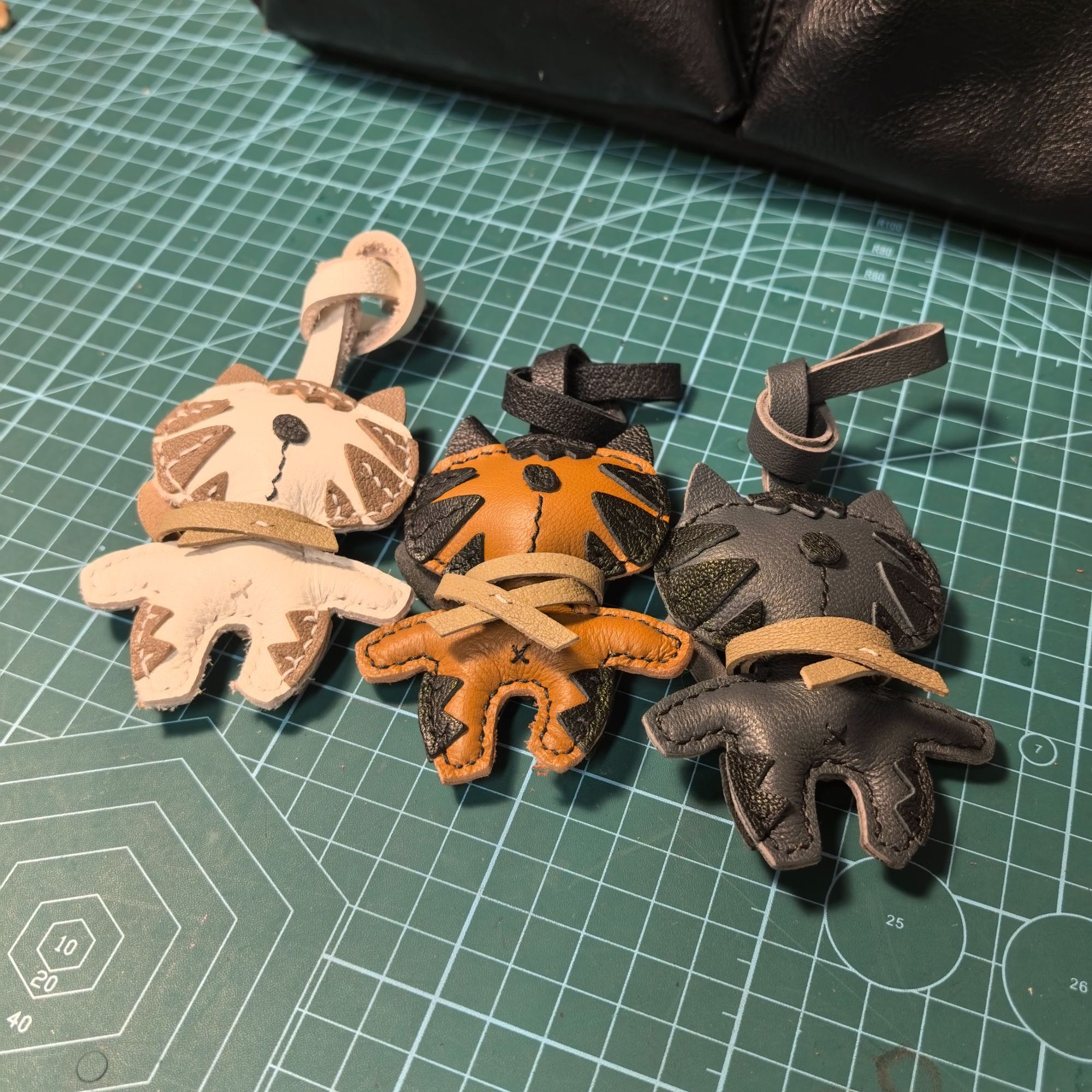 硬野手作 真皮布偶猫包包挂件