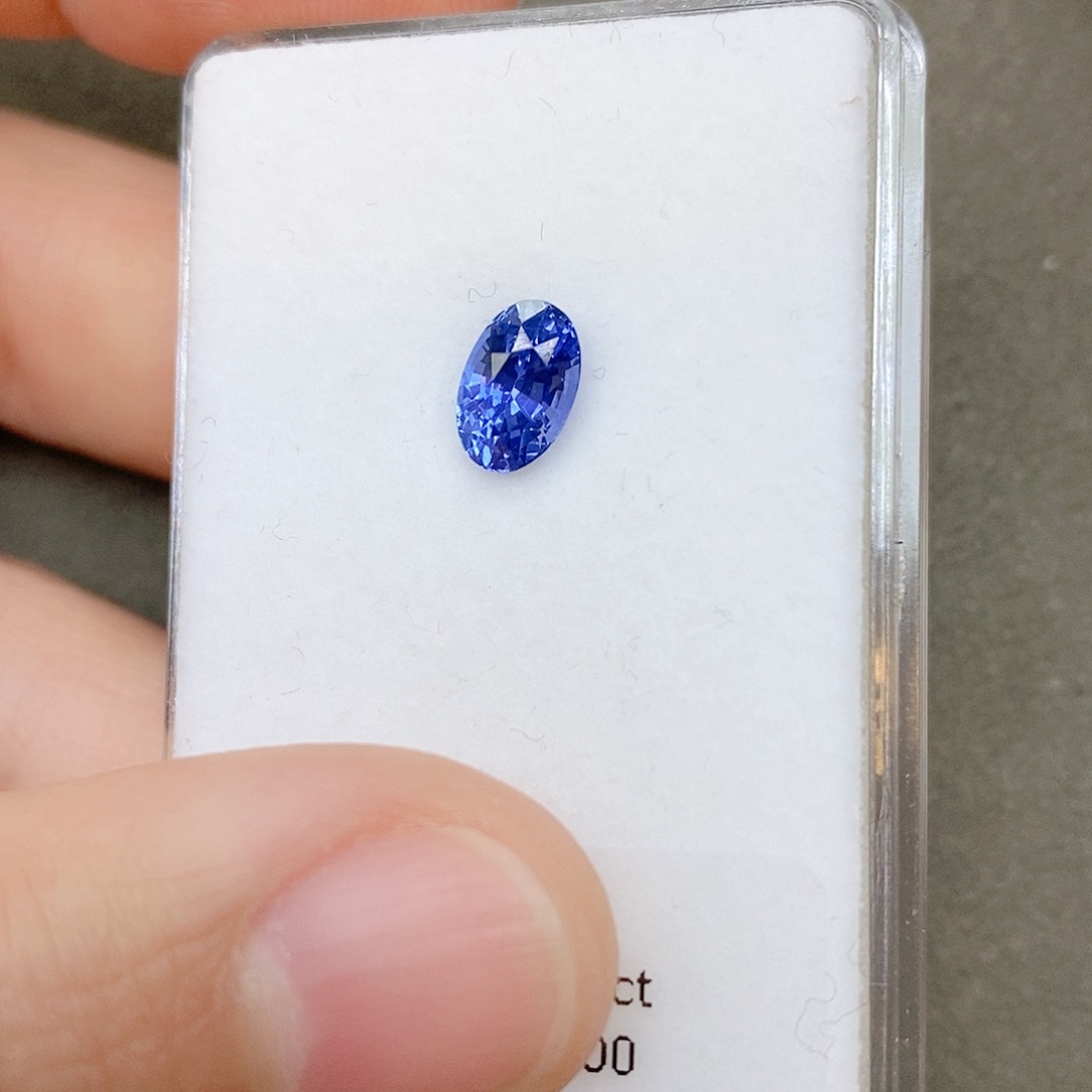 蓝宝石裸石未镶嵌1.77ct矢车菊GRC