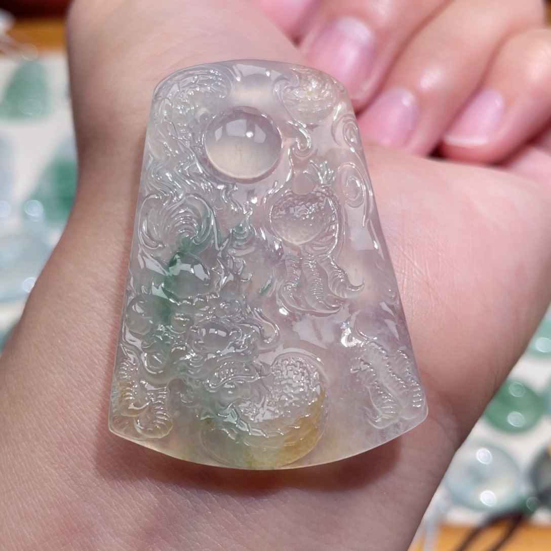 翡翠未镶嵌颈饰龙牌