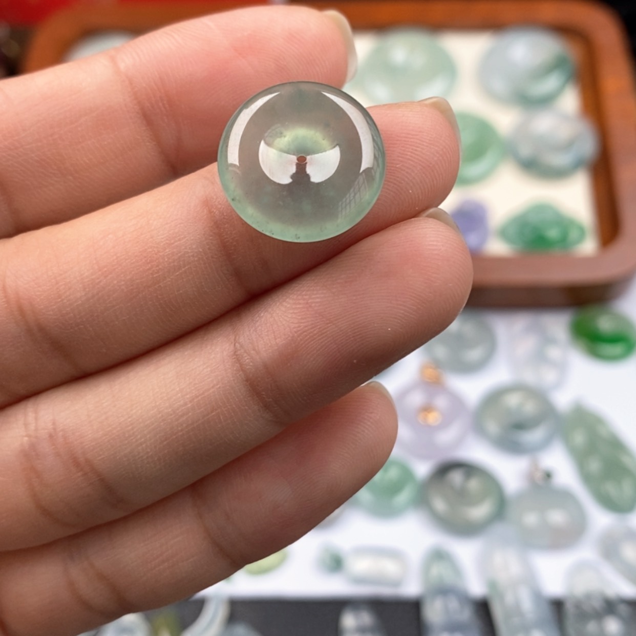 【闪购商品】翡翠颈饰未镶嵌晴绿平安扣