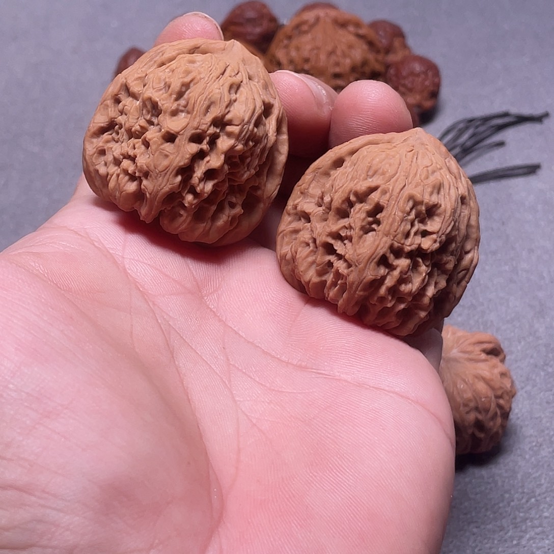 M***…文玩核桃吊坠南疆石40尺