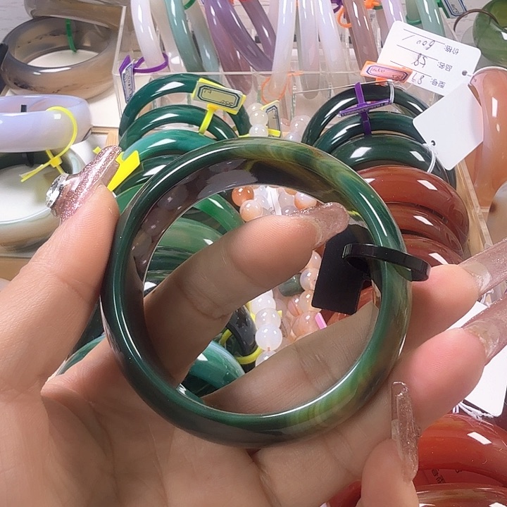 玛瑙/玉髓手镯未镶嵌