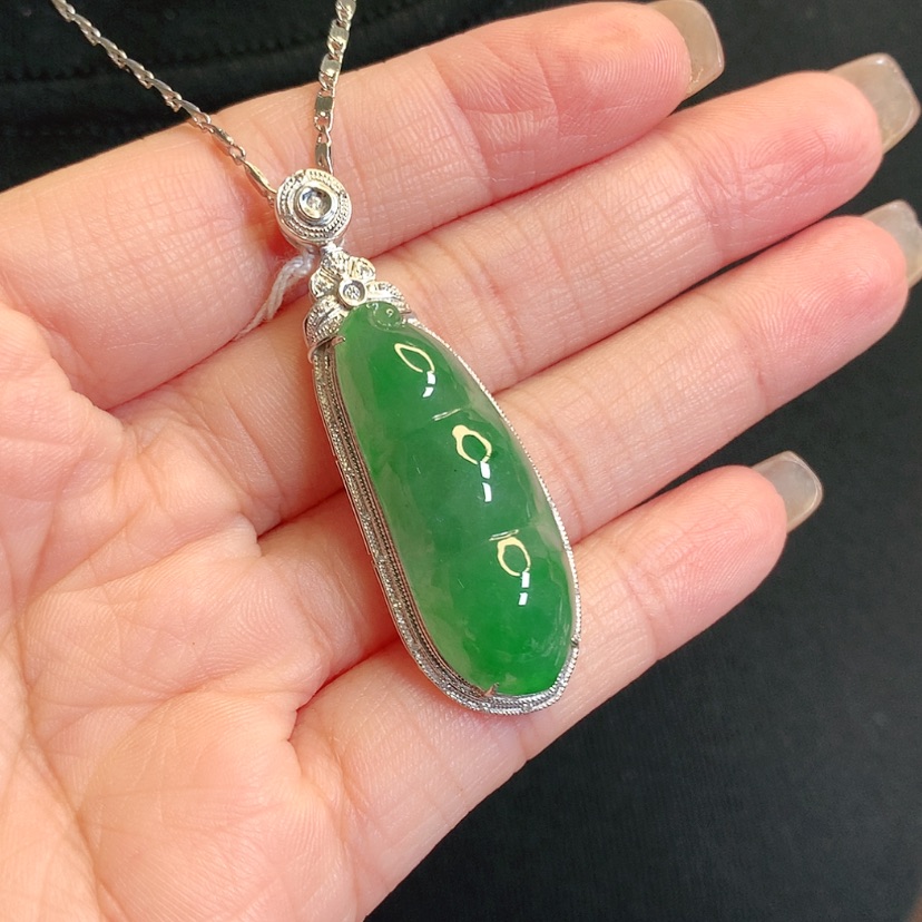 【闪购商品】翡翠18K金镶嵌吊坠(赠链)福豆