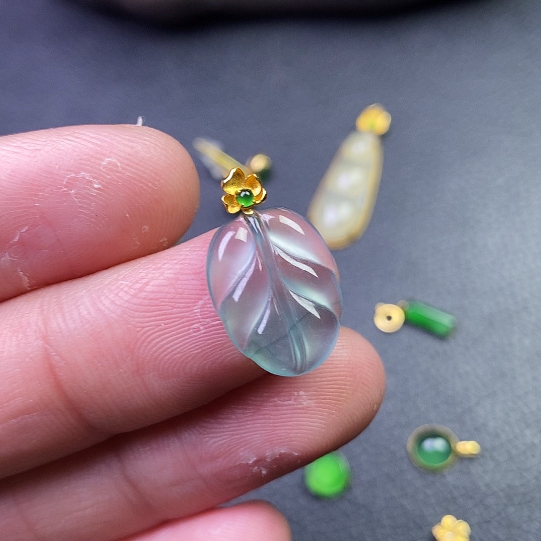 吊坠(不含链)18K金镶嵌翡翠