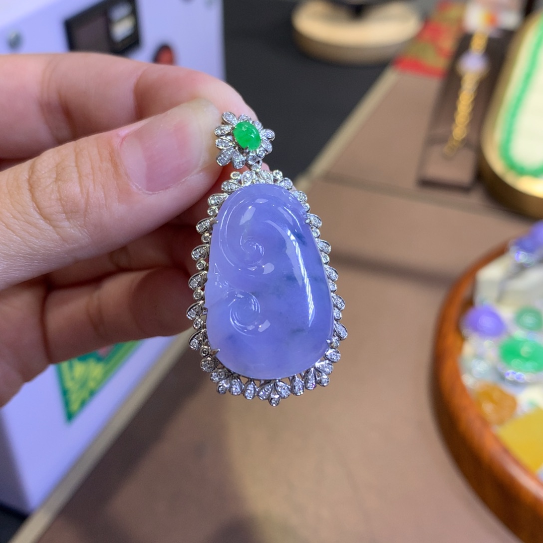 翡翠18K金镶嵌颈饰翡翠