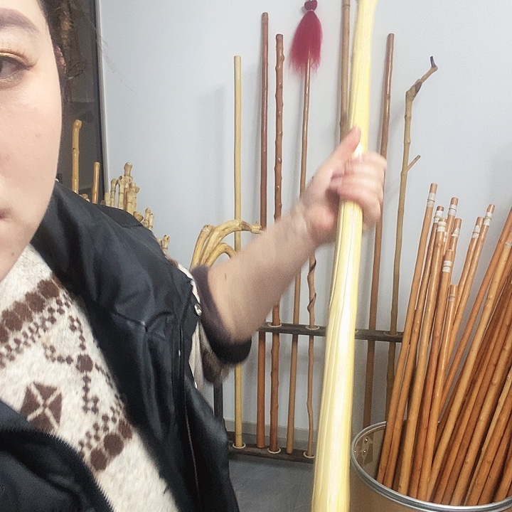 河***吴秦岭山脉的六道木料