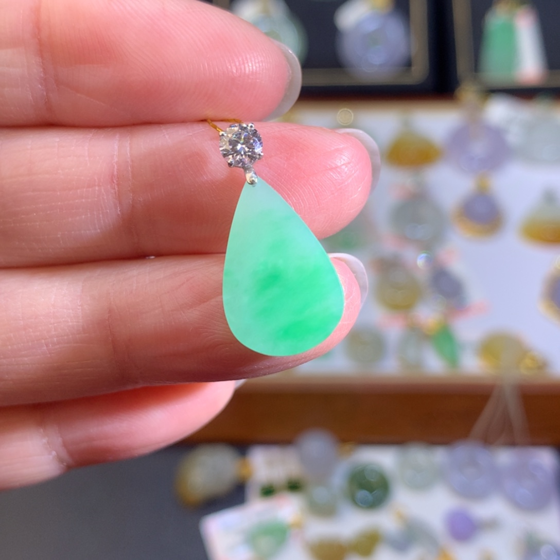 翡翠18K金镶嵌颈饰