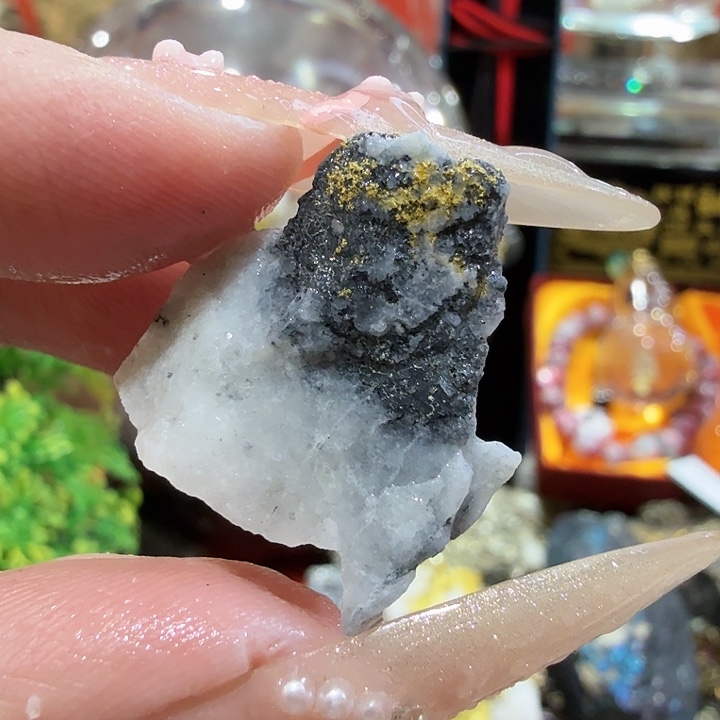 金6.8g聚金阁天然明金矿标