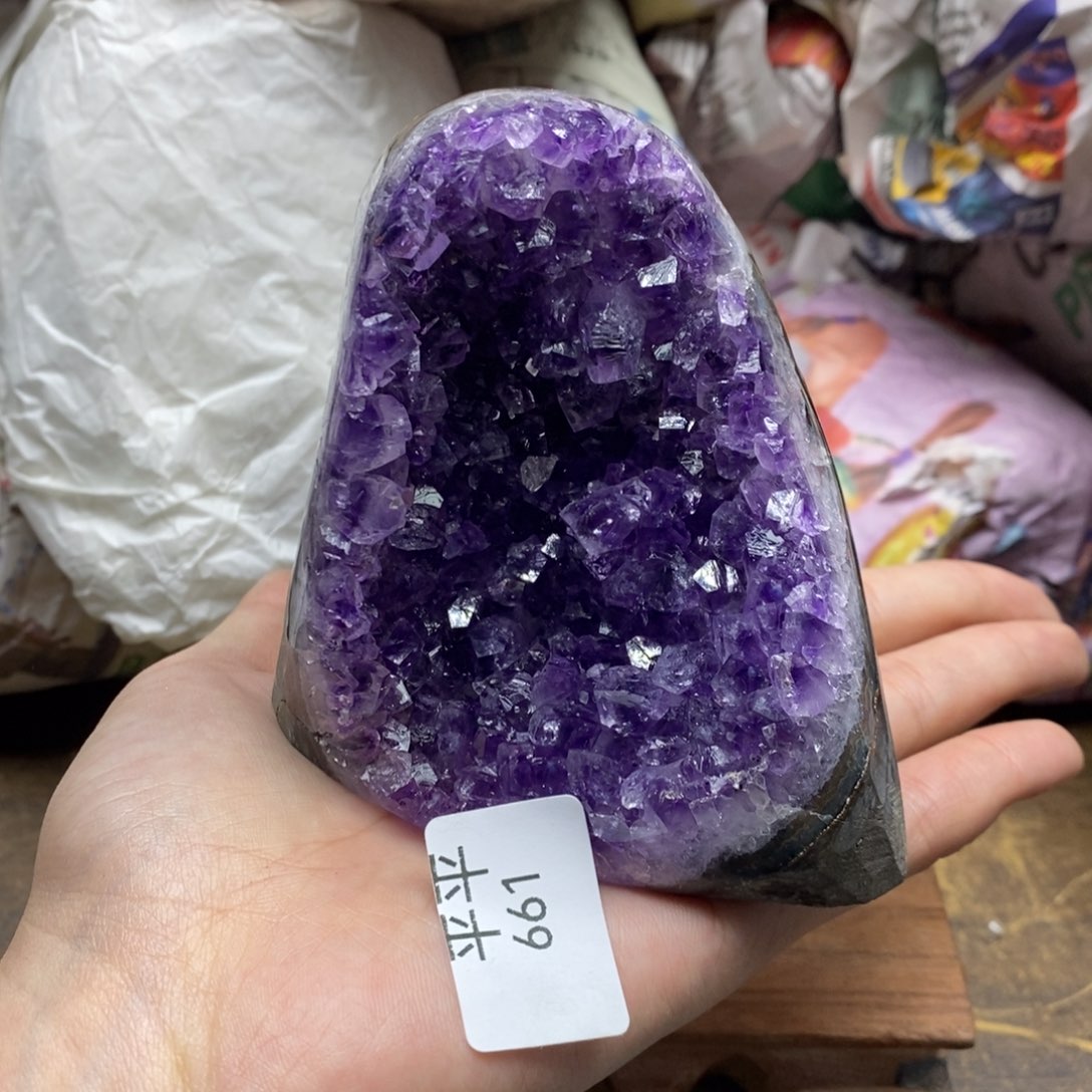 紫晶乌拉圭未镶嵌