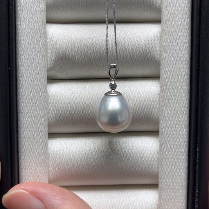 18K金镶嵌海水珍珠漏澳白水滴长款吊坠12-13mm