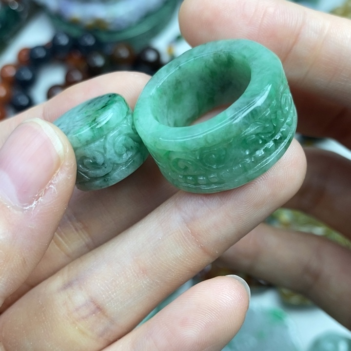 颈饰未镶嵌翡翠吊坠