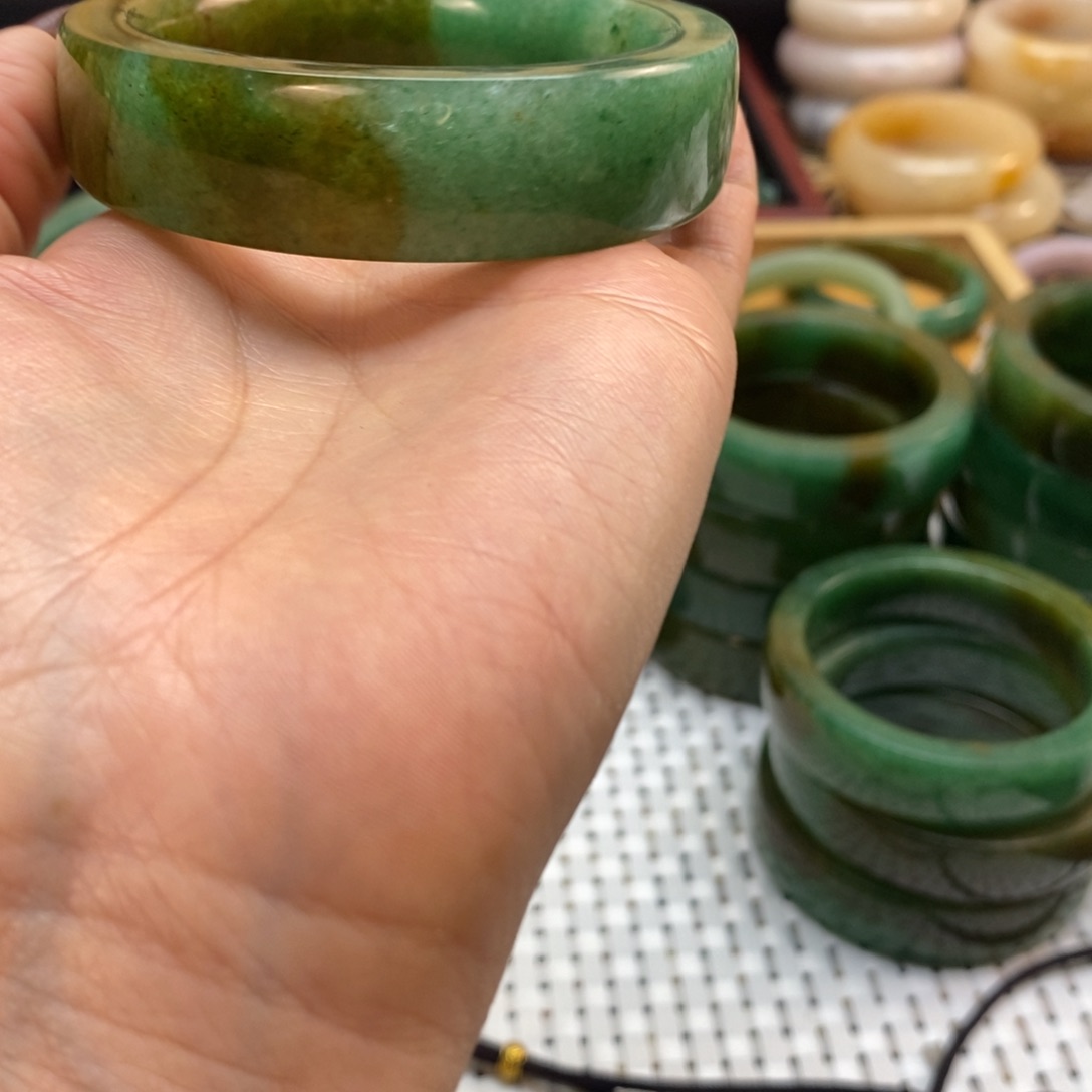 石英质玉未镶嵌手镯雷*雅