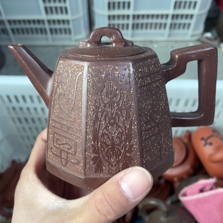 老厂紫砂壶一件。