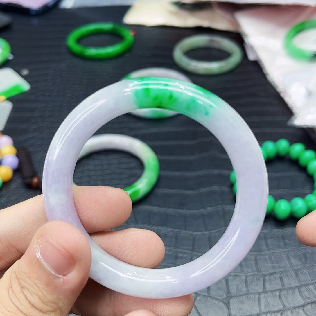翡翠手镯未镶嵌多样性