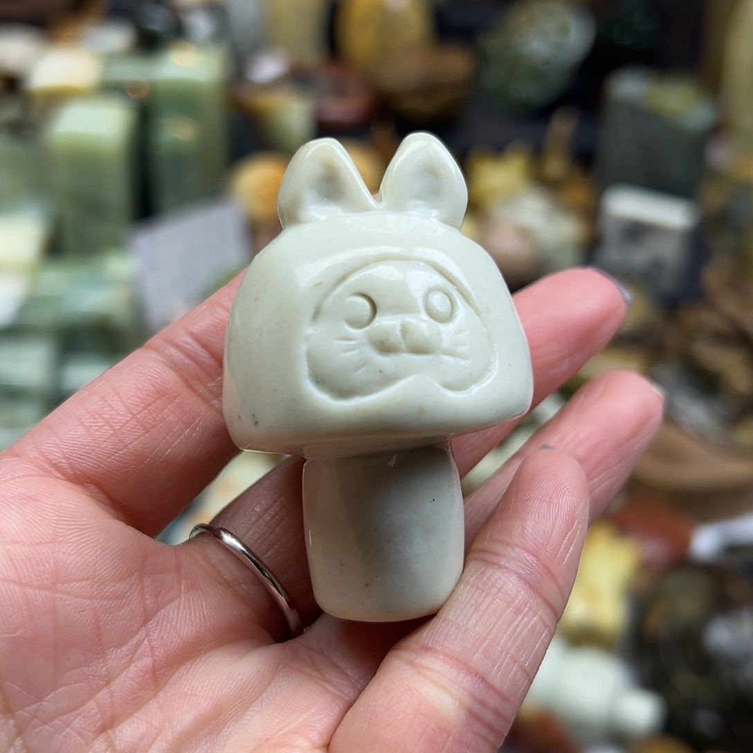 岫玉未镶嵌颈饰辽阳料兔兔糖