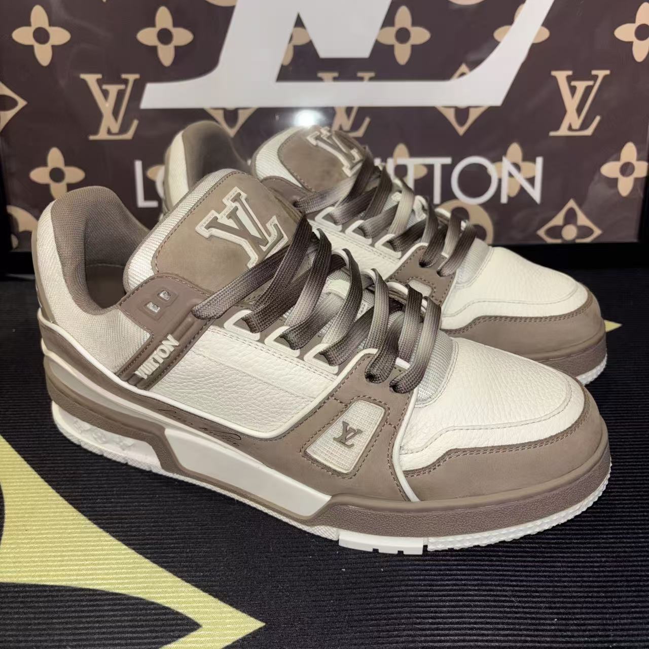 99新 LouisVuitton/路易威登 【落地一次】白棕马卡龙trainer板鞋