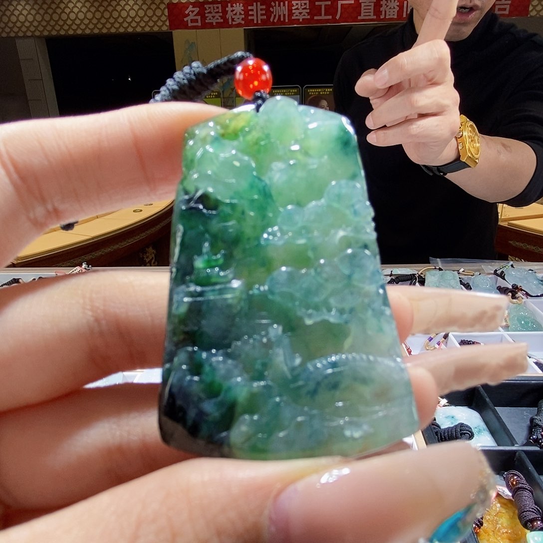 翡翠颈饰未镶嵌翡翠