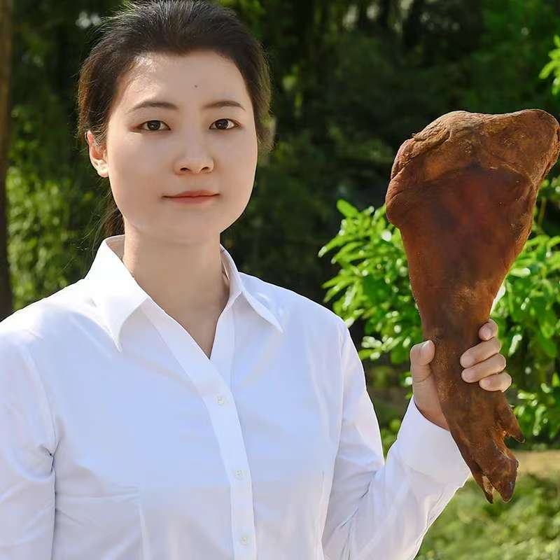 代卖农家熟食喂养土猪肉烟熏腊猪脚直播现称重量（砍块请联系客服）