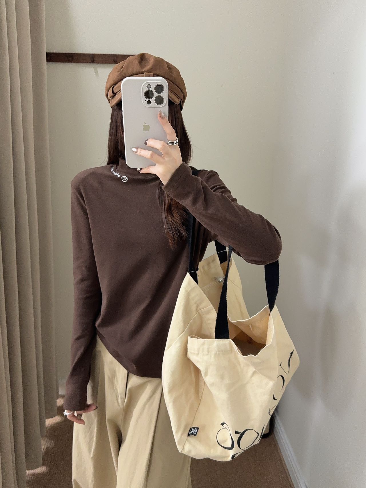 程程甄选  时尚刺绣小熊半高领休闲百搭基础款T恤9069