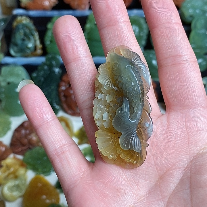 未镶嵌蛇纹石玉颈饰