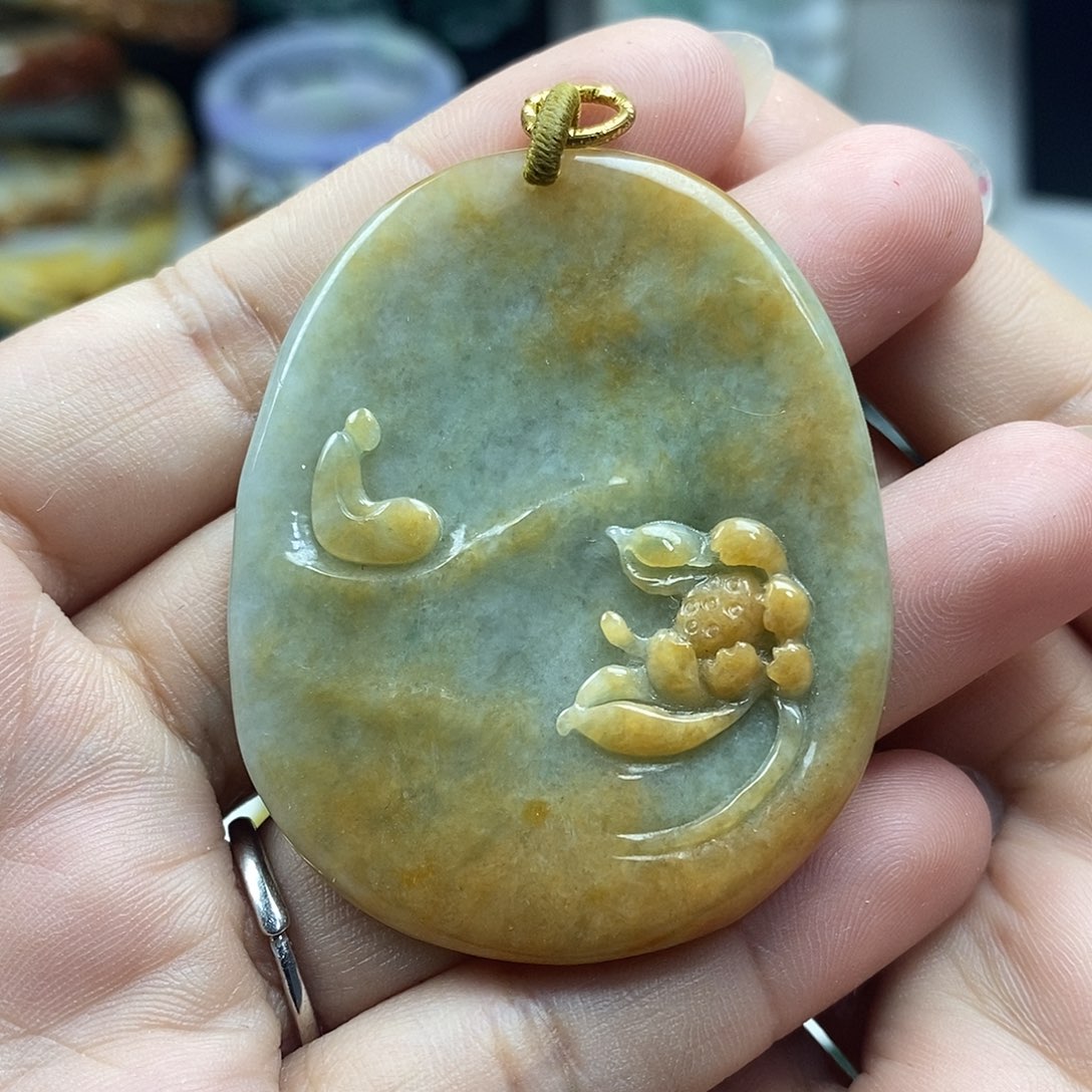 翡翠未镶嵌颈饰小**玉牌子